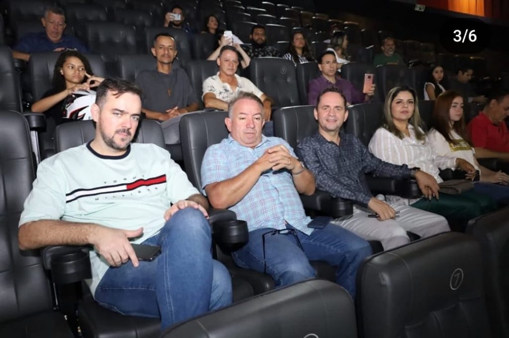 Gustavo Mendanha e Vilmar Mariano, acompanhados do secretário de Cultura, Marcos Alcântara, no último dia 16, em evento que irritou ex-prefeito | Foto: Divulgação