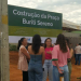 Além de estar com erro de português, placa foi instalada no lote errado | Foto: Reprodução