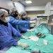 Equipe de neurocirurgia durante procedimento | Foto: Idtech