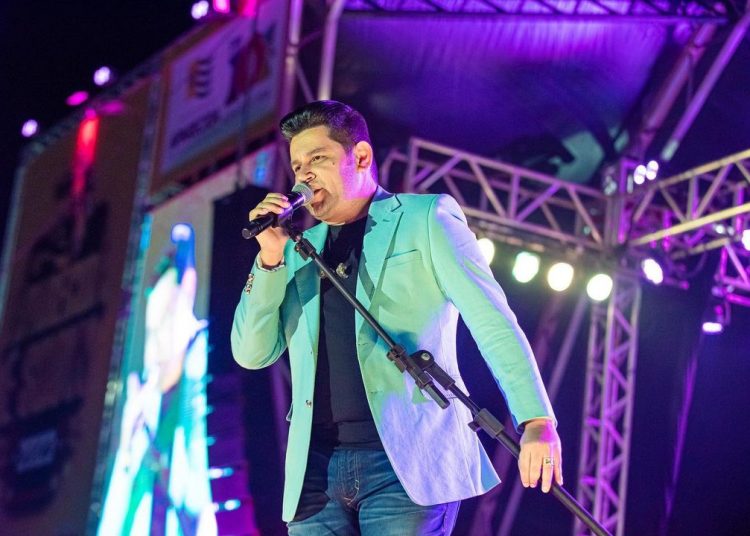 Léo Magalhães abre calendário de shows gratuitos pelos 90 anos de Goiânia