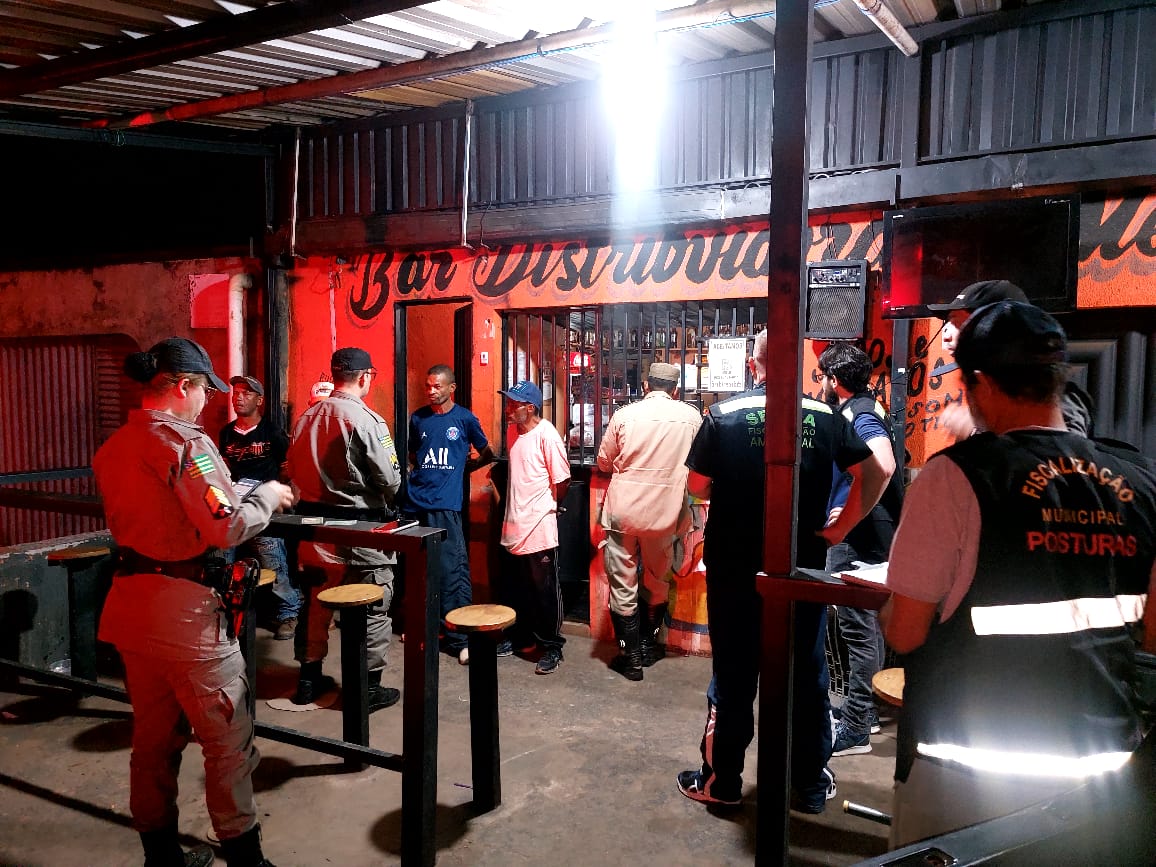 Polícia investigou estabelecimentos sob denúncia | Foto: Divulgação/PM