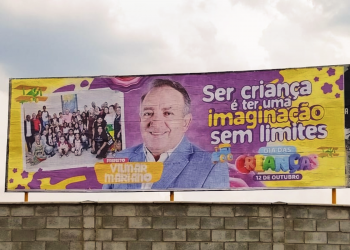 Outdoor colocado próximo ao prédio da Prefeitura de Aparecida de Goiânia | Foto: Folha Z