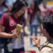 Policial fez o pedido enquanto estava fardado e em frente à escola da jovem | Foto: Reprodução