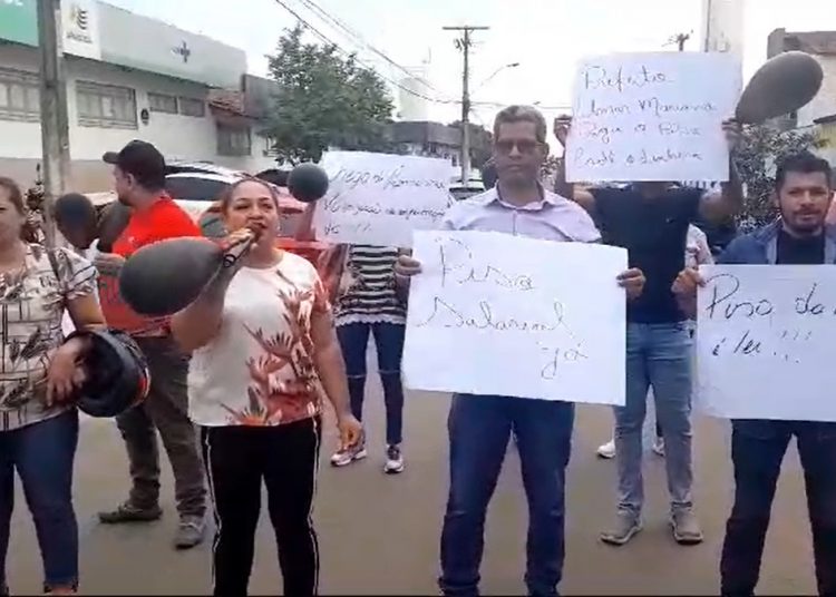 Servidores da Saúde de AP protestam em busca de atualização do piso salarial
