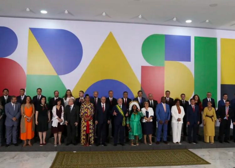 Ministros de Lula e do Supremo terão passagens semanais de avião em 2024