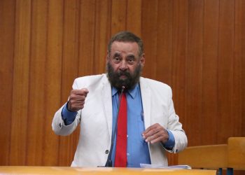 Paulo Magalhães avalia deixar bloco Vanguarda após se desgastar com base de Romário