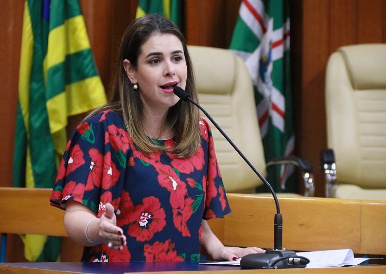 Ex-vereadora Priscilla revê identidade e busca retorno à Câmara sob novo nome