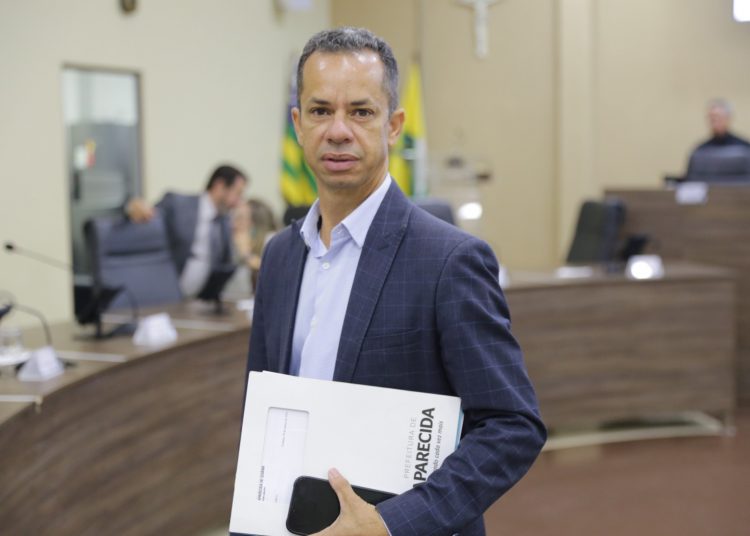 Vereador Isaac Martins discutirá ajustes no projeto com André Fortaleza para apresentar ponderações ao Executivo aparecidense | Foto: Câmara Municipal de Aparecida de Goiânia