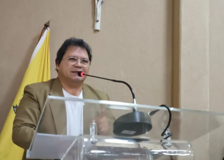 O presidente da sigla na cidade, Humberto Chaves, na Câmara de Aparecida | Foto: redes sociais