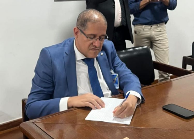 deputado federal licenciado Pastor Jefferson Rodrigues (Republicanos) não tem sido mais visto nos corredores do Centro Administrativo de Aparecida de Goiânia