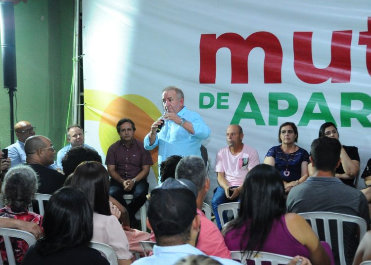 Prefeito Vilmar se reúne com moradores do jardim Alto Paraíso em demanda do Mutirão de Aparecida