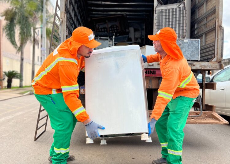Cata-Treco em Goiânia: Saiba como funciona o serviço que recolheu mais de 60 mil móveis velhos em 2023
