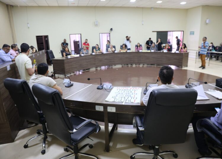 Vereadores receberam enfermeiros e técnicos para tratar de paralisação | Foto: Marcelo Silva