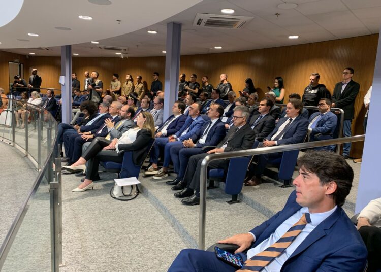 Mais de 30 auxiliares de Caiado acompanharam abertura do ano Legislativo