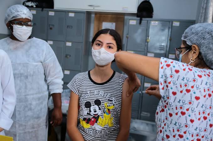 Caiado e Vilmar lançam campanha de Vacinação contra dengue em Goiás