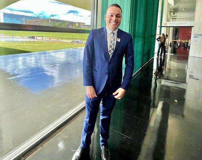 Sobrinho de senador Wilder Morais dialoga com 3 partidos para buscar vaga na Câmara