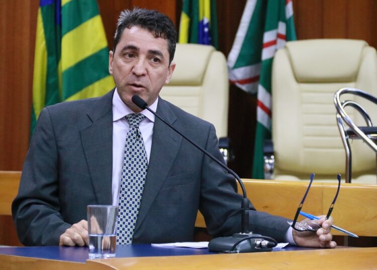 Vereador fica na bronca com postura de Rogério Cruz em prestação de contas