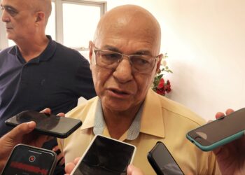 Professor Alcides já estaria apalavrado com presidente estadual do Republicanos, Roberto Naves | Foto: Folha Z