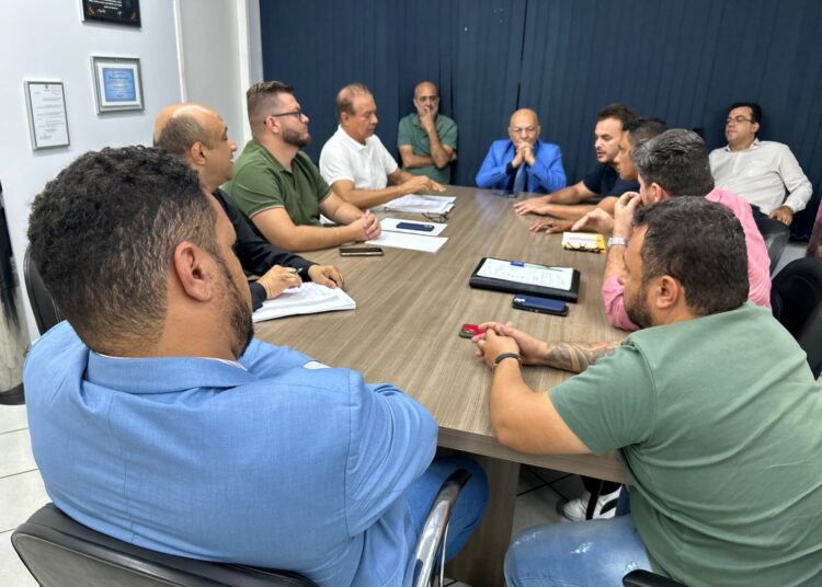 Reunião com dirigentes partidários | Foto: Divulgação