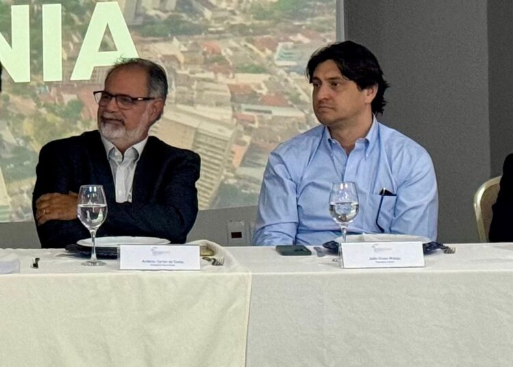 Antônio Carlos da Costa - presidente do Secovi e o outro é o João Victor Araújo, presidente da ADU - ambos organizaram o evento | Foto: Divulgação