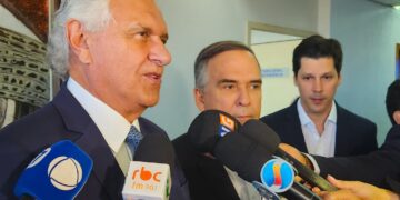 Ronaldo Caiado, Sandro Mabel e Daniel Vilela, durante coletiva | Foto: Folha Z