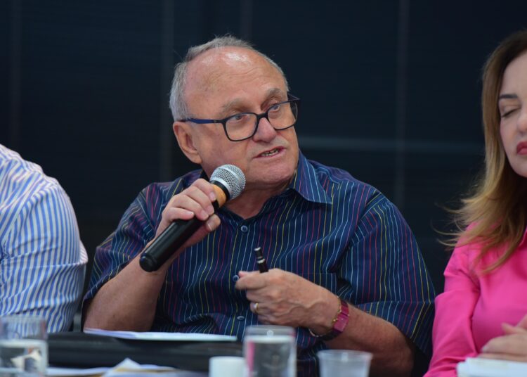 Valdivino Oliveira durante reunião da Comissão de Transição de Mabel | Foto: Jucimar de Souza