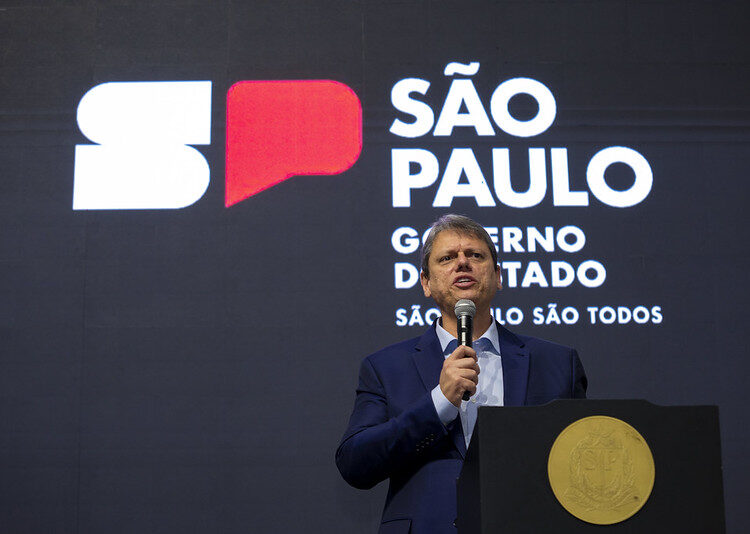Tarcísio admite que estava errado e vai ampliar uso de câmeras em policiais de SP