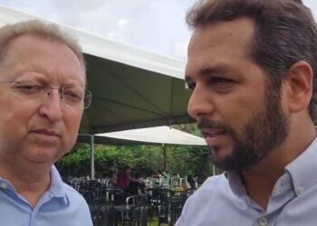 João Campos conversa com Guilherme Coelho | Foto: Folha Z