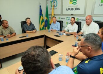 Leandro Vilela durante reunião com servidores | Foto: Divulgação