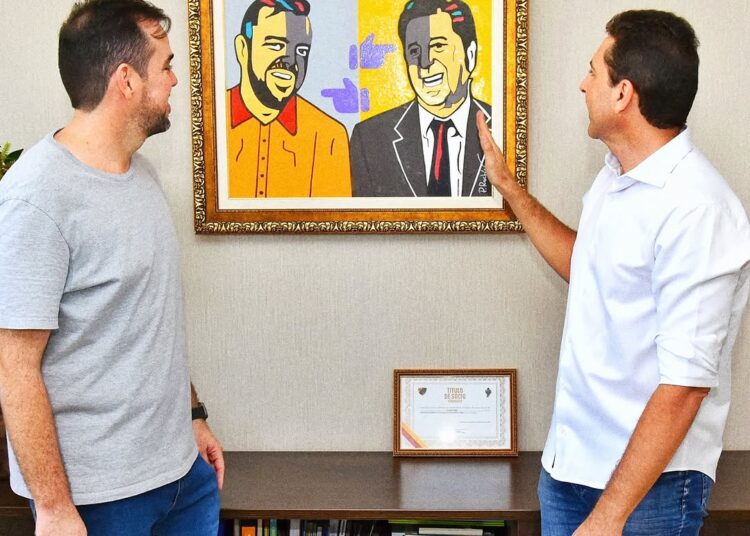 Quadro de Mendanha e Maguito é recolocado em gabinete do prefeito de Aparecida