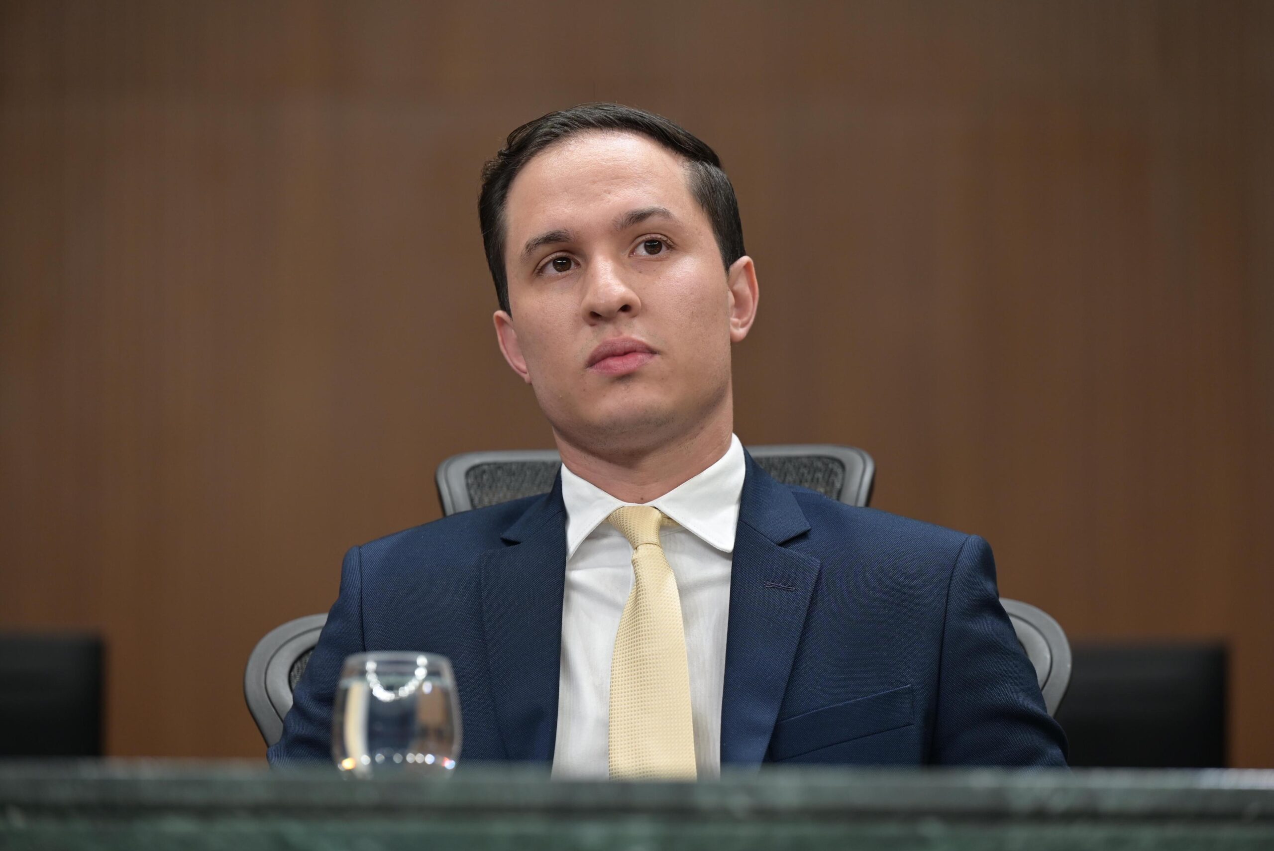 Pressão política força substituição do procurador da Câmara de Aparecida