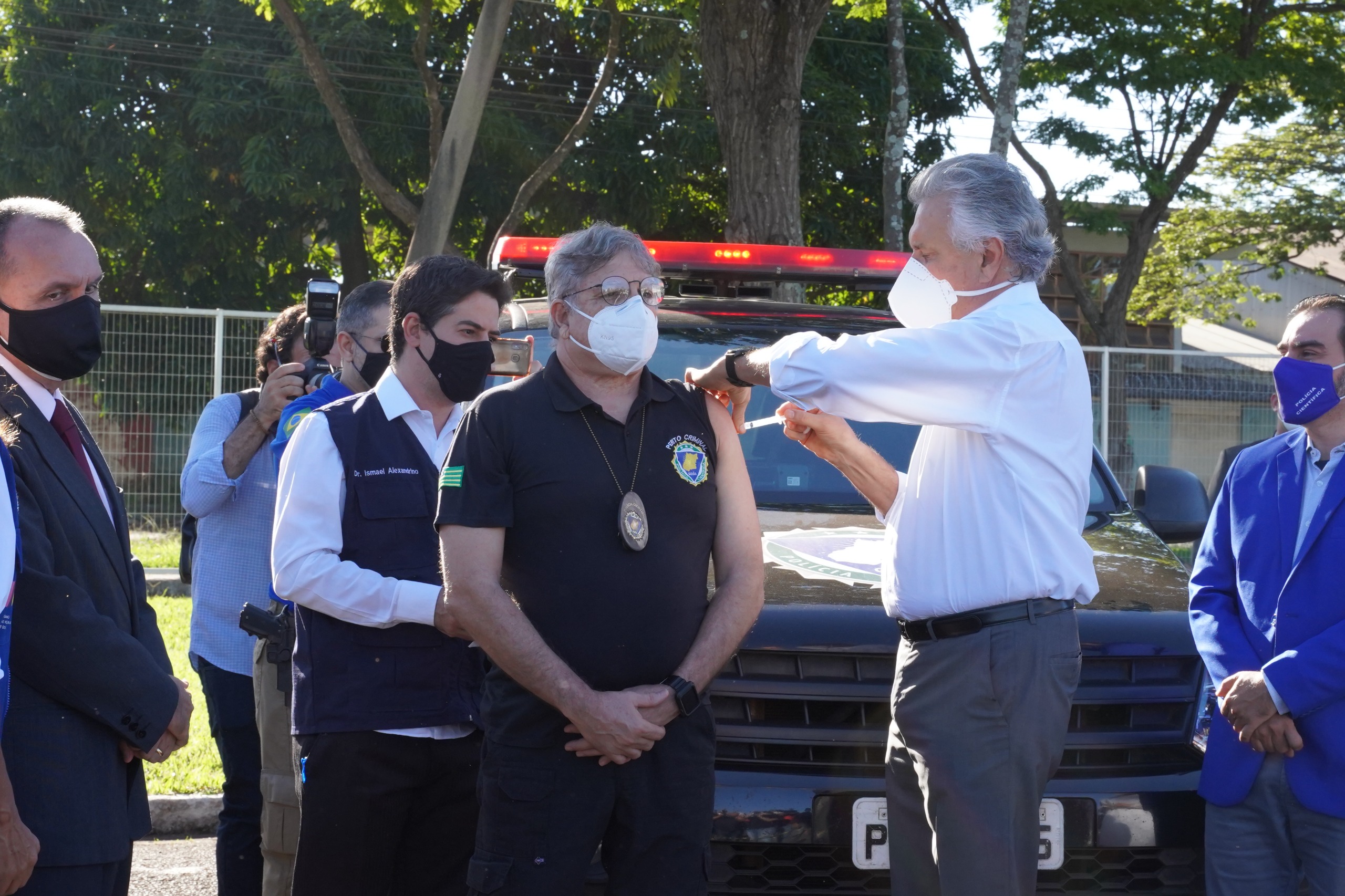 Quer receber notícias dos bastidores da política de Goiânia?Você está convidado a fazer parte de um grupo altamente bem informado sobre os rumos da cidade!
**Mande uma mensagem para o **Whatsapp da Folha Z e se cadastre para ter as matérias especiais da Folha Z direto do seu celular.
É só adicionar o telefone do jornal à sua agenda e mandar o seu nome e a seguinte mensagem: “quero notícias da política de Goiânia”