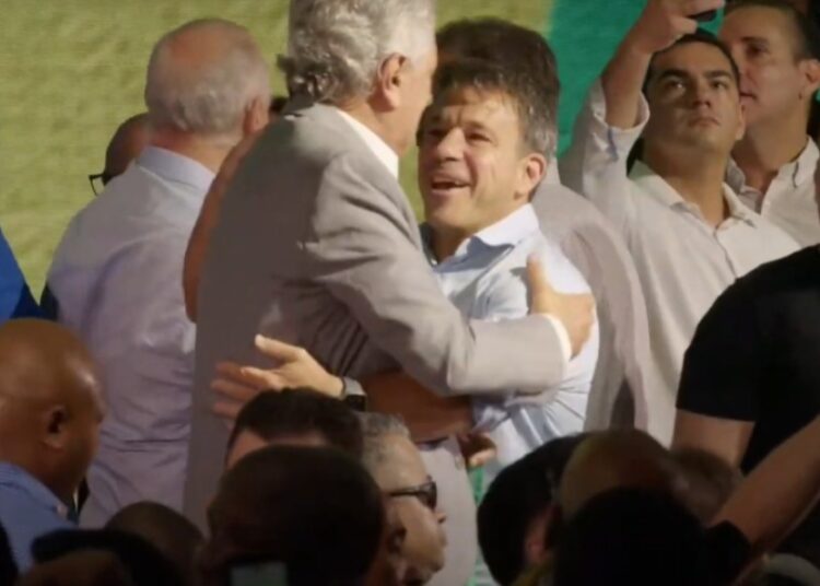 Presidente da Câmara do Rio prestigia Caiado em Salvador e promete apoio: ‘É questão familiar’