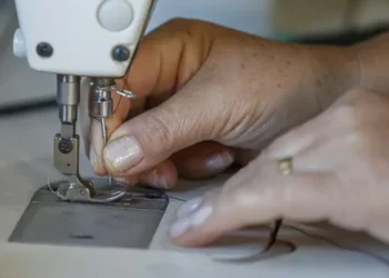 No limite do relógio e com 4 contrários, Câmara dá cidadania a Michelle Bolsonaro