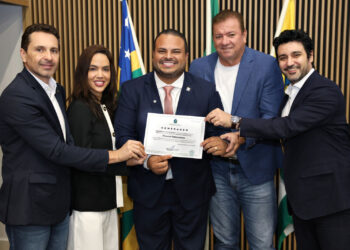 Líderes do MDB e do PL se reúnem em solenidade para celebrar o poder da comunicação em Aparecida