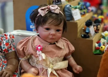 Bebê Reborn: Bonecos realistas chegam a R$ 15 mil e movimentam mercado em Goiânia