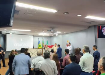 Louvor garantido: Leia Klébia mantém cultos na Câmara até 2026