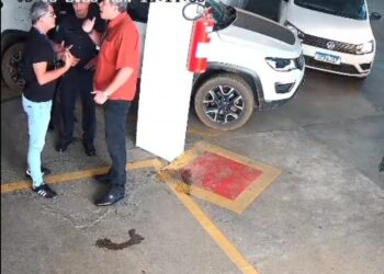 Imagens não confirmam acusação de que Kowalsky tenha feito ameaça com arma