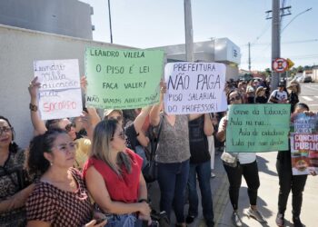 Justiça determina fim da greve e Câmara aprova reajuste para professores em Aparecida