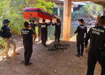 Caminhoneiro some e é achado morto em rio de GO; veículo estava a 7 metros de profundidade