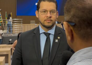 Felipe Cortez no plenário da Câmara de Aparecida nesta 3ª feira (10) | Foto: Divulgação