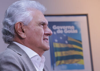 Caiado aparece como principal nome fora do eixo Lula x bolsonarismo