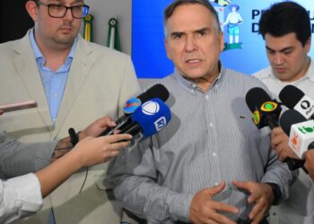 Sandro Mabel troca comando da Secretaria-Executiva de Saúde