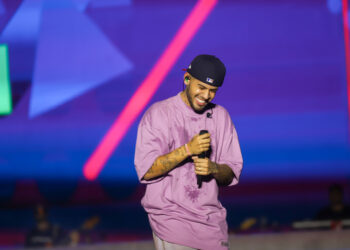 O cantor Ze Felipe  durante a apresentacao do seu show dentro da programacao do Verao Maior Parana, em Matinhos - 23/02/2024 - Foto: Geraldo Bubniak/AEN