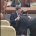 Paulo Borges cumprimentando vereadores na Câmara | Foto: Folha Z