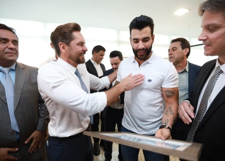 Deputado Bruno Peixoto e o músico Gusttavo Lima | Foto: Ruber Couto