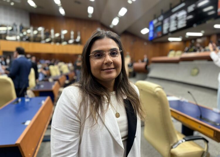 Ex-vereadora Sabrina Garcez na Câmara de Goiânia | Foto: Dayrel Godinho / Folha Z