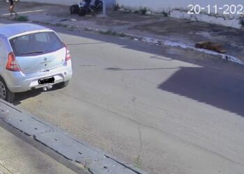 Criança é atropelada na calçada por motociclista que empinava moto em Aparecida