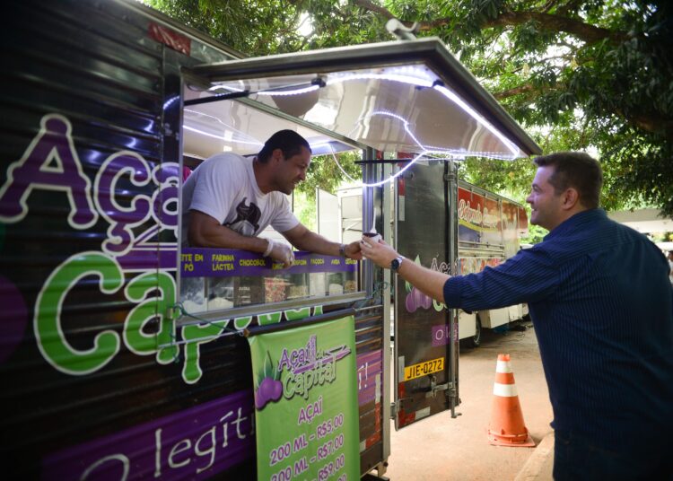 Prefeitura abre credenciamento para food trucks no Natal Aparecida 2025