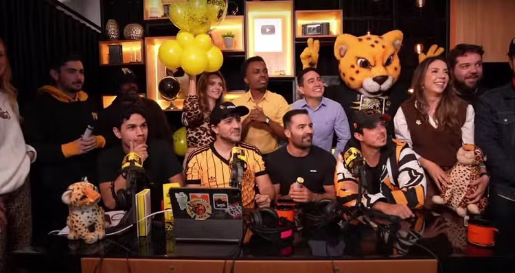 Líderes do Missão ao lado de Victor Couto | Foto: Reprodução